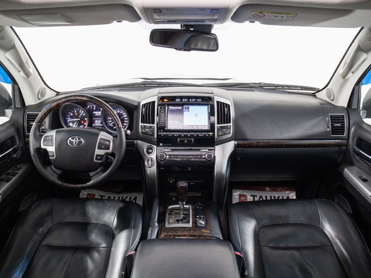 Toyota Land Cruiser 2013 - фото автомобиля