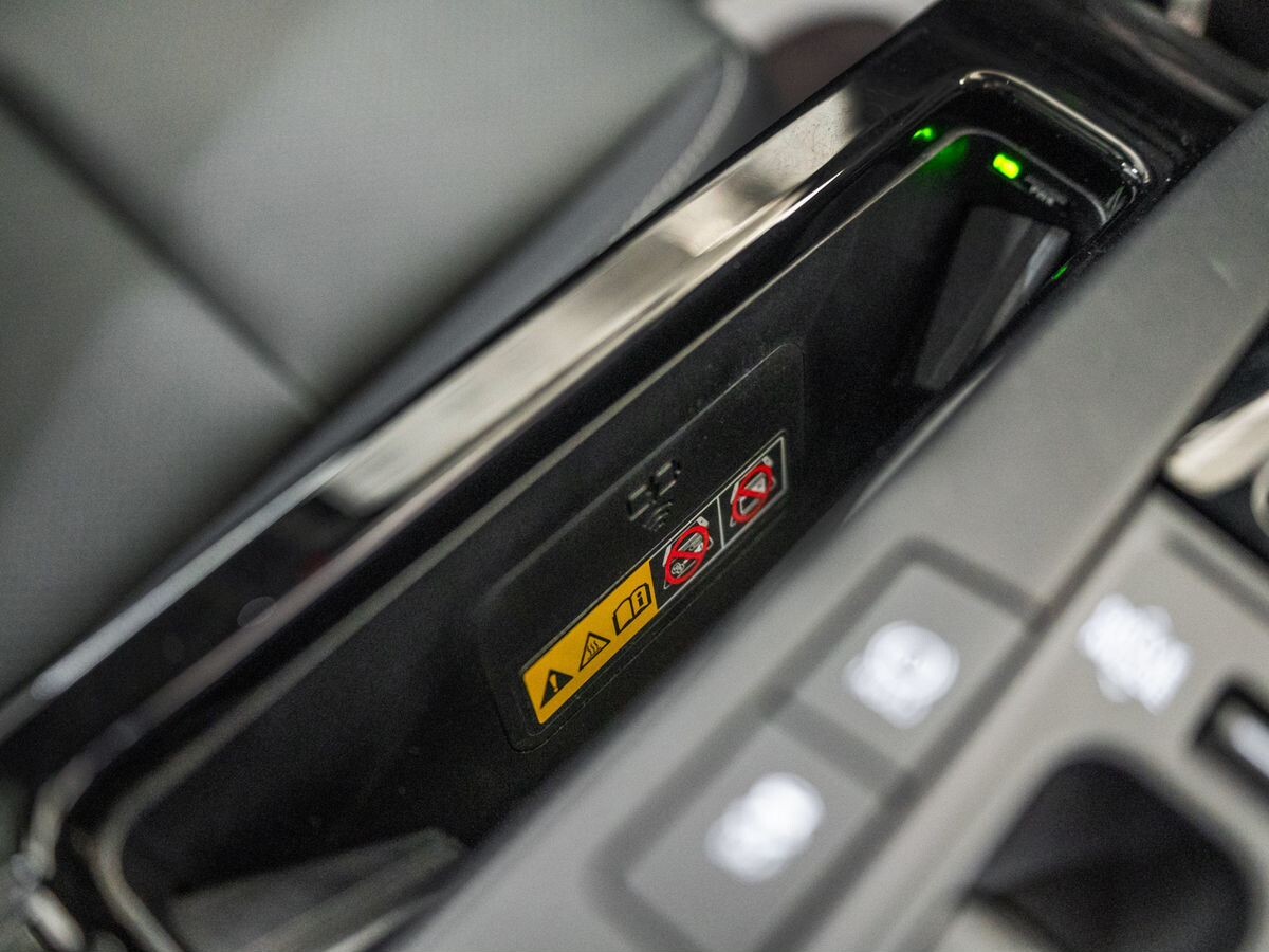 Toyota Prius 2023 - фото автомобиля