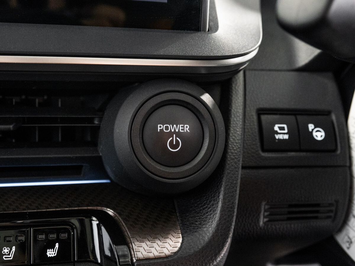 Toyota Prius 2023 - фото автомобиля