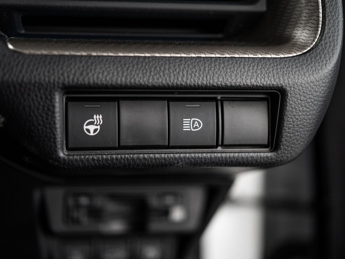 Toyota Prius 2023 - фото автомобиля