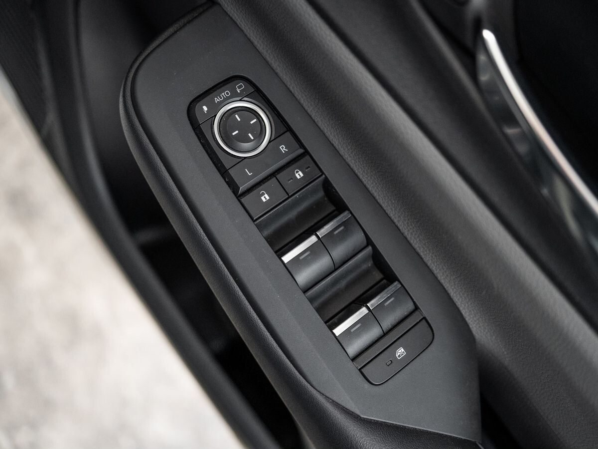 Toyota Prius 2023 - фото автомобиля