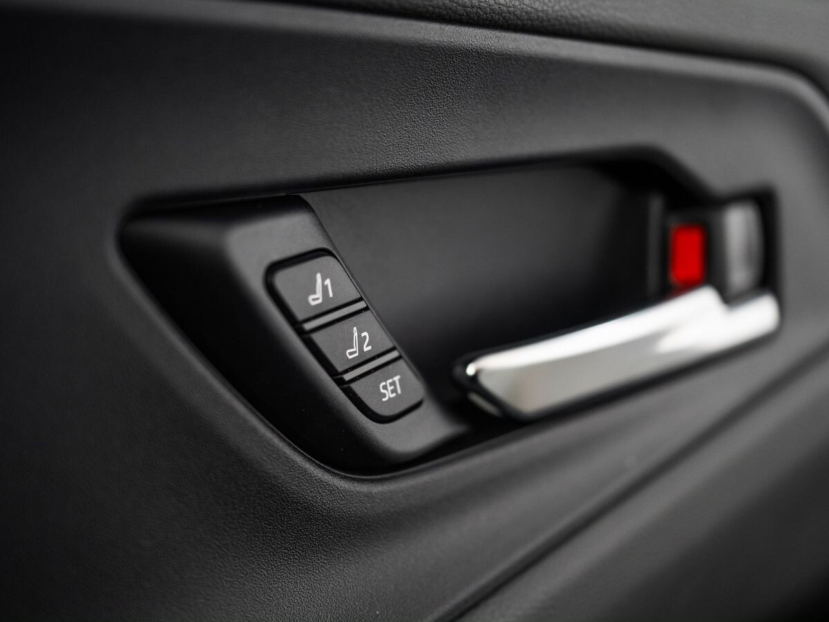 Toyota Prius 2023 - фото автомобиля