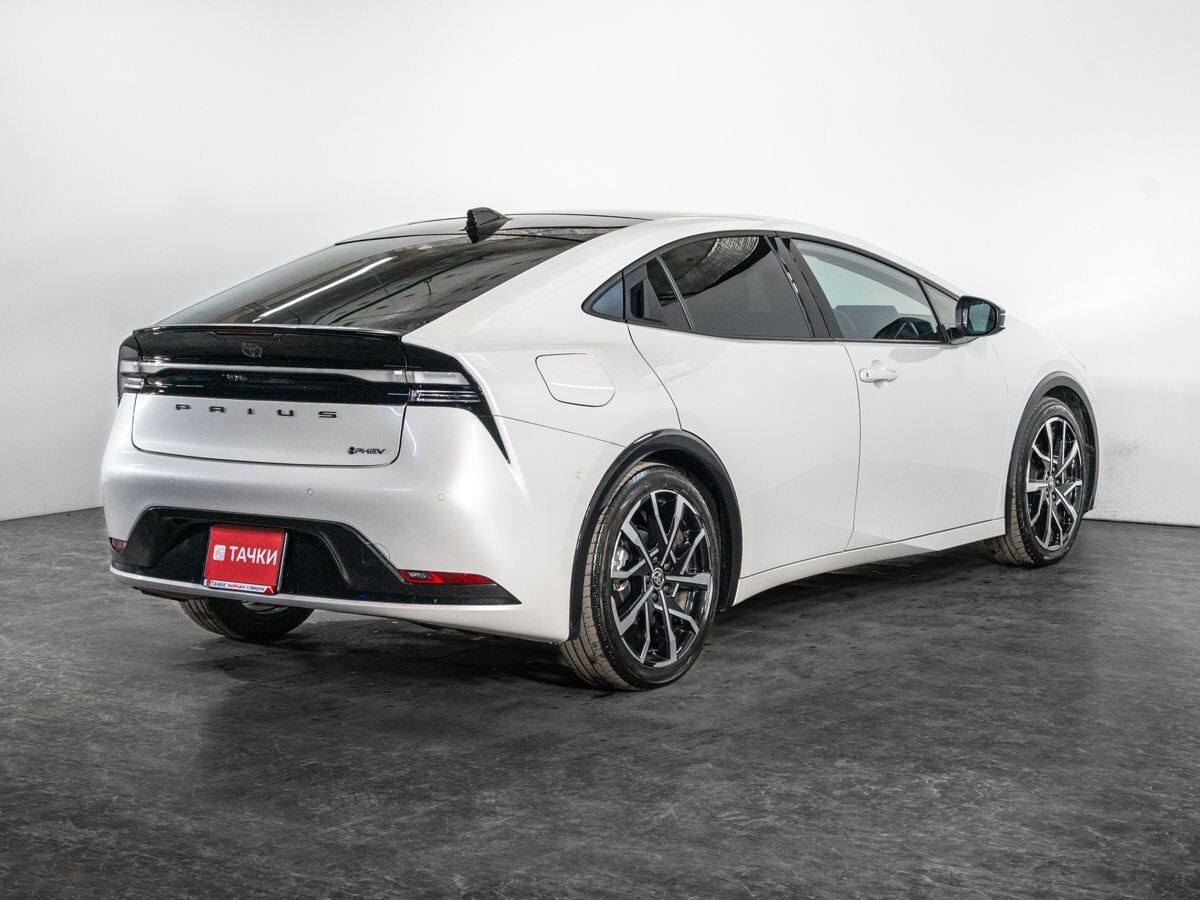 Toyota Prius 2023 - фото автомобиля
