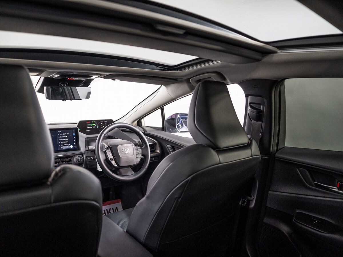 Toyota Prius 2023 - фото автомобиля