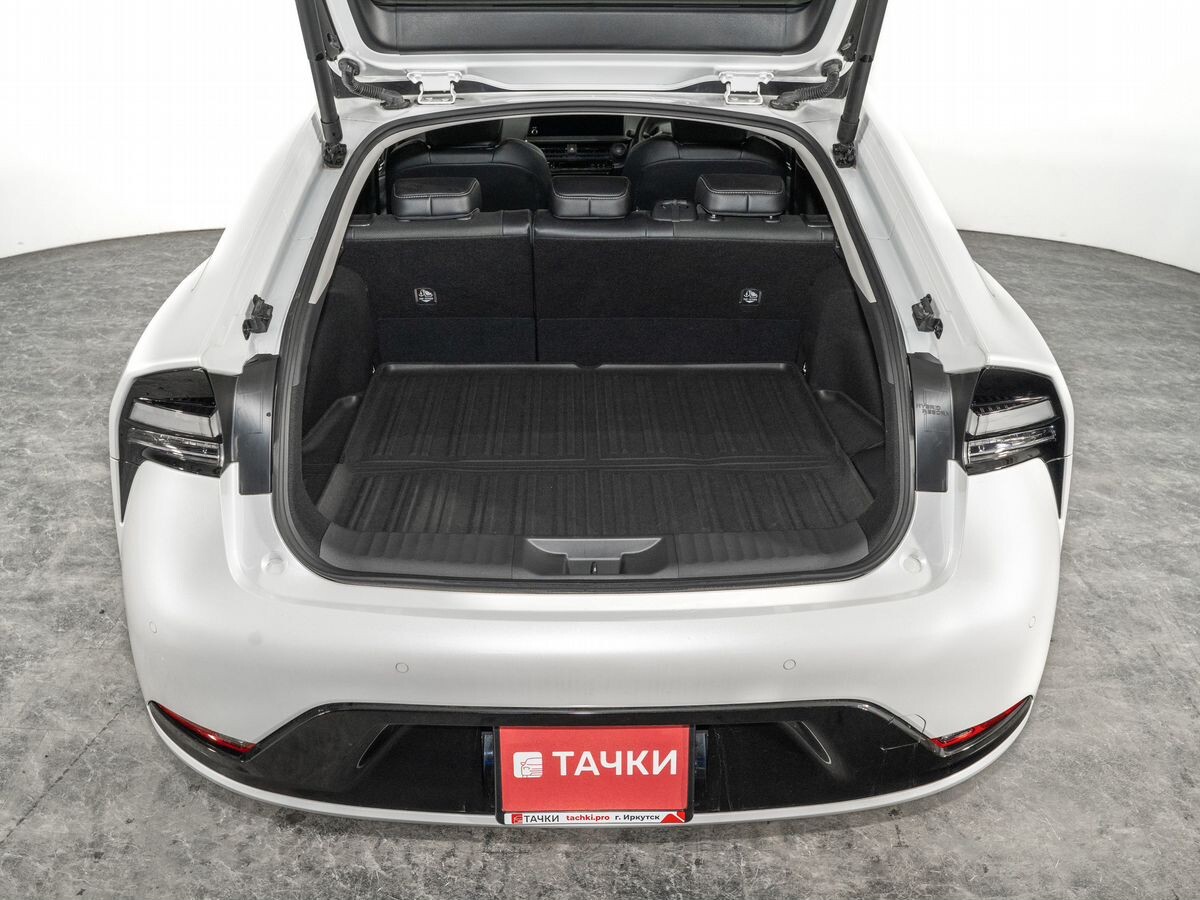 Toyota Prius 2023 - фото автомобиля