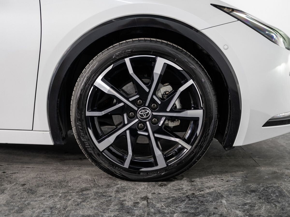 Toyota Prius 2023 - фото автомобиля