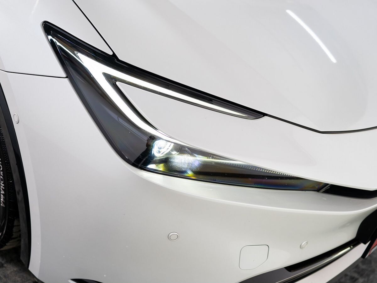 Toyota Prius 2023 - фото автомобиля