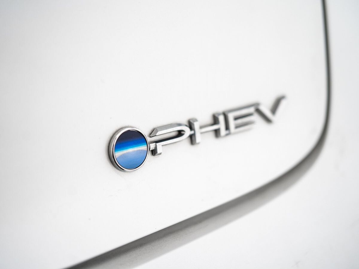 Toyota Prius 2023 - фото автомобиля