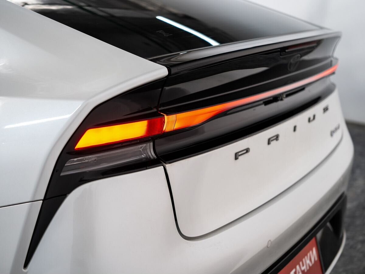 Toyota Prius 2023 - фото автомобиля