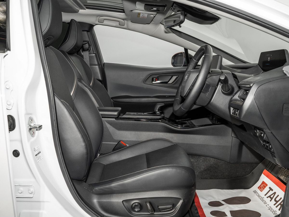 Toyota Prius 2023 - фото автомобиля