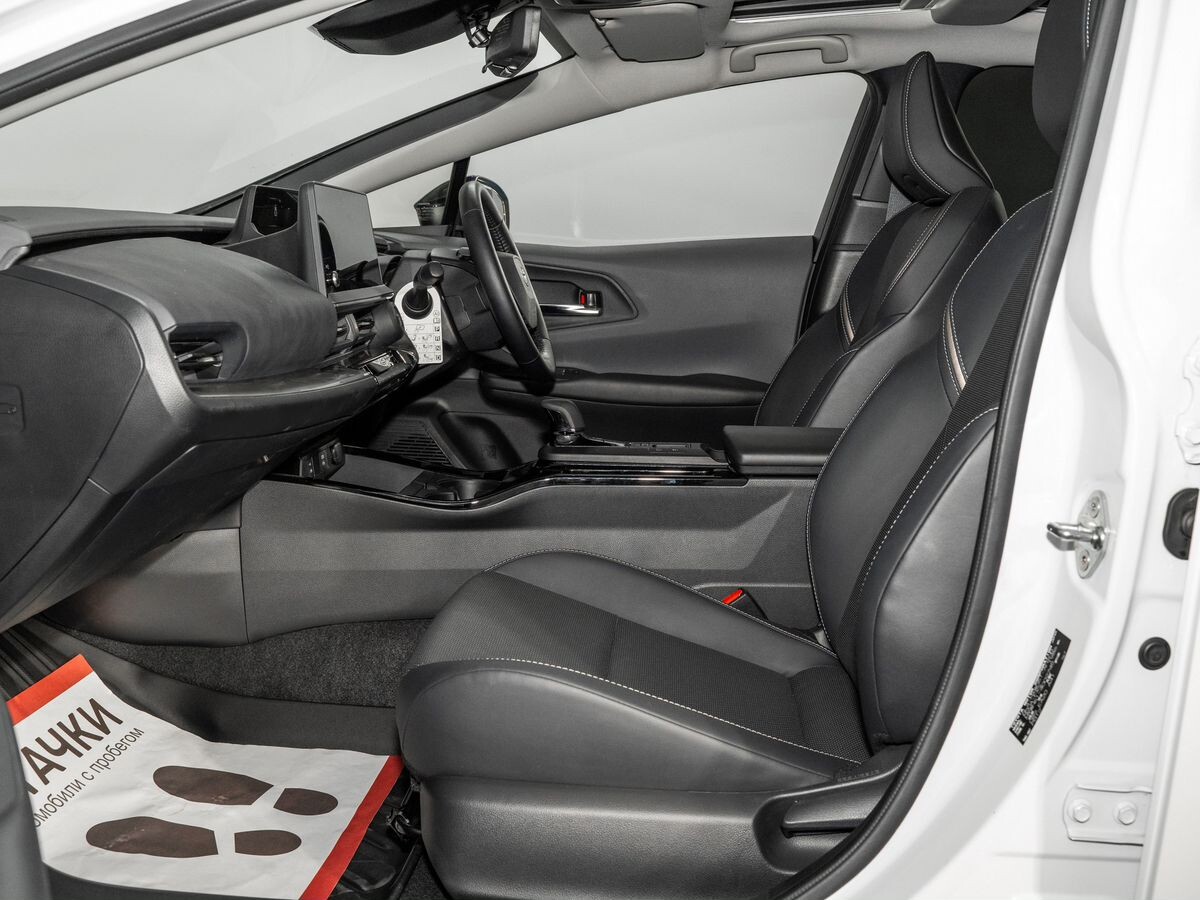 Toyota Prius 2023 - фото автомобиля