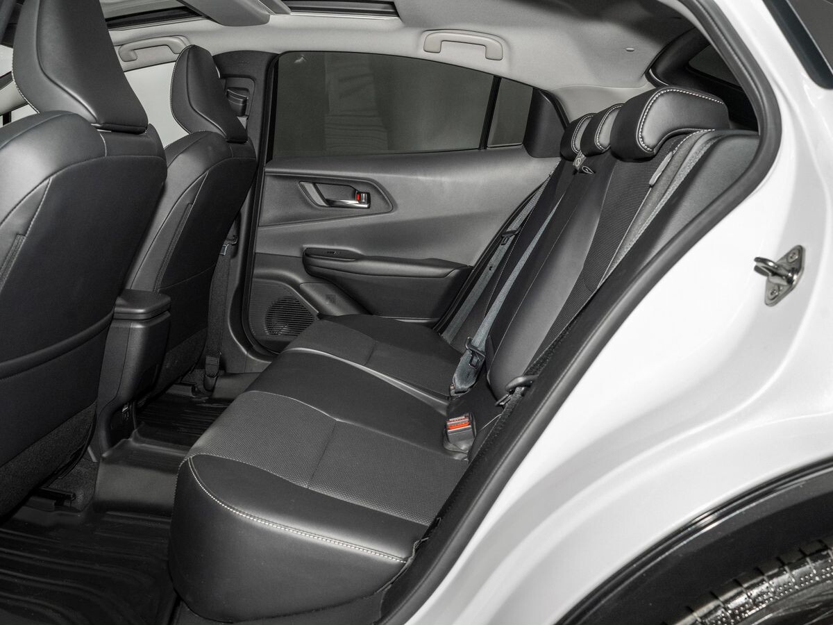 Toyota Prius 2023 - фото автомобиля