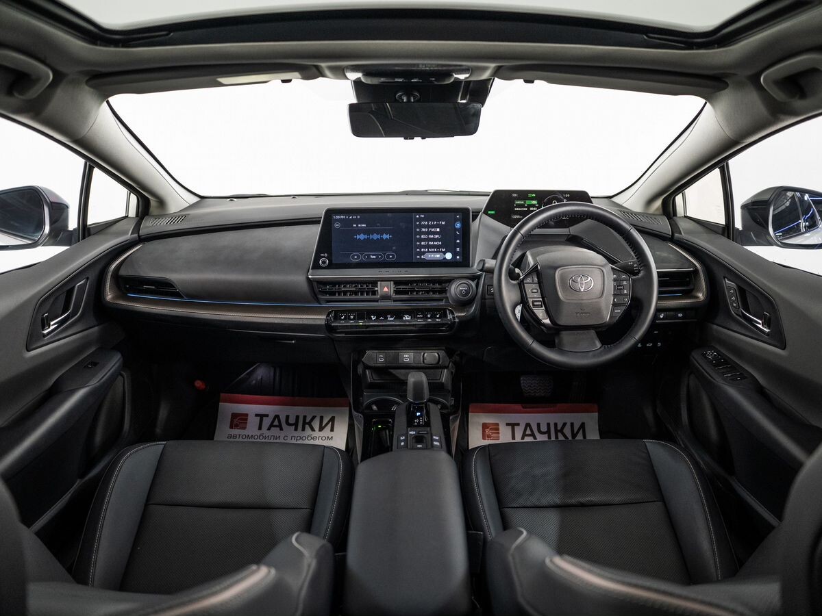 Toyota Prius 2023 - фото автомобиля