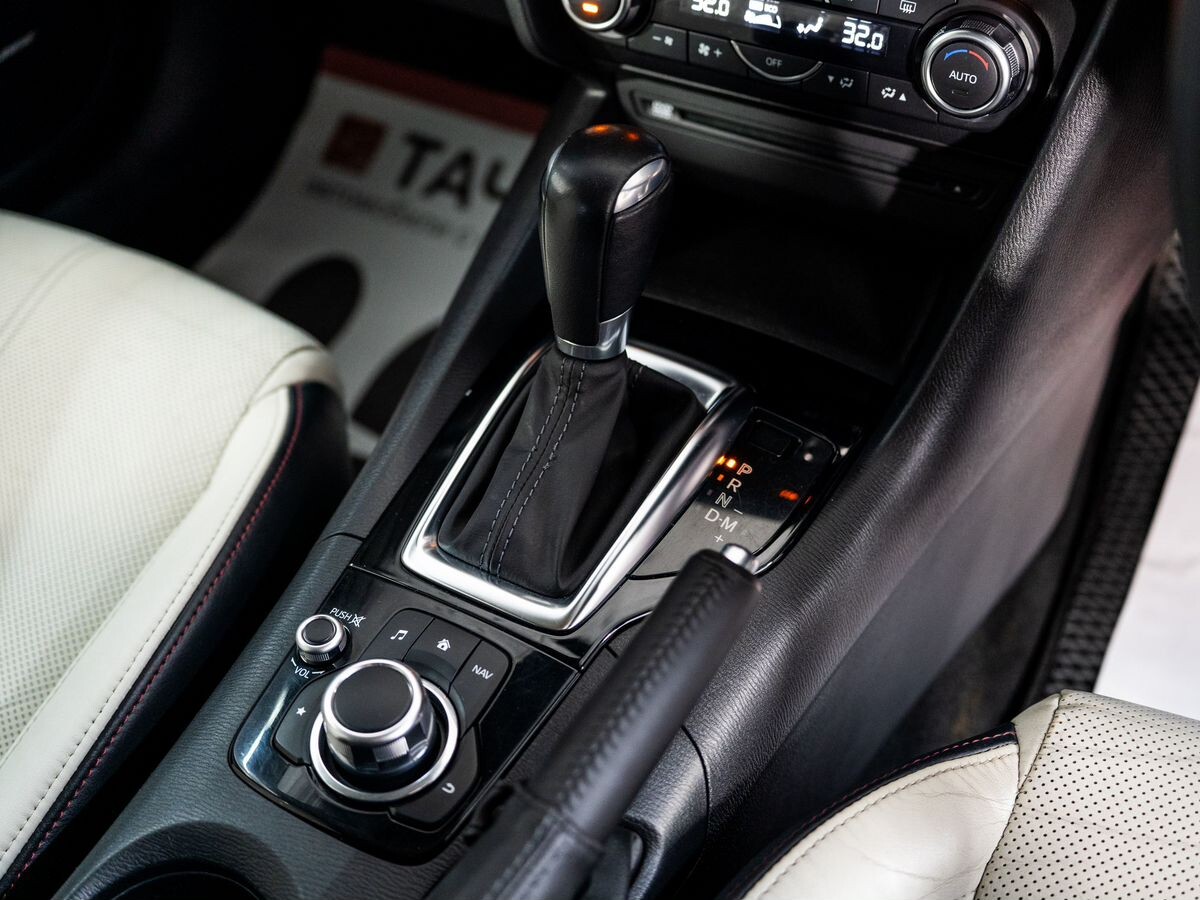 Mazda Axela 2017 - фото автомобиля