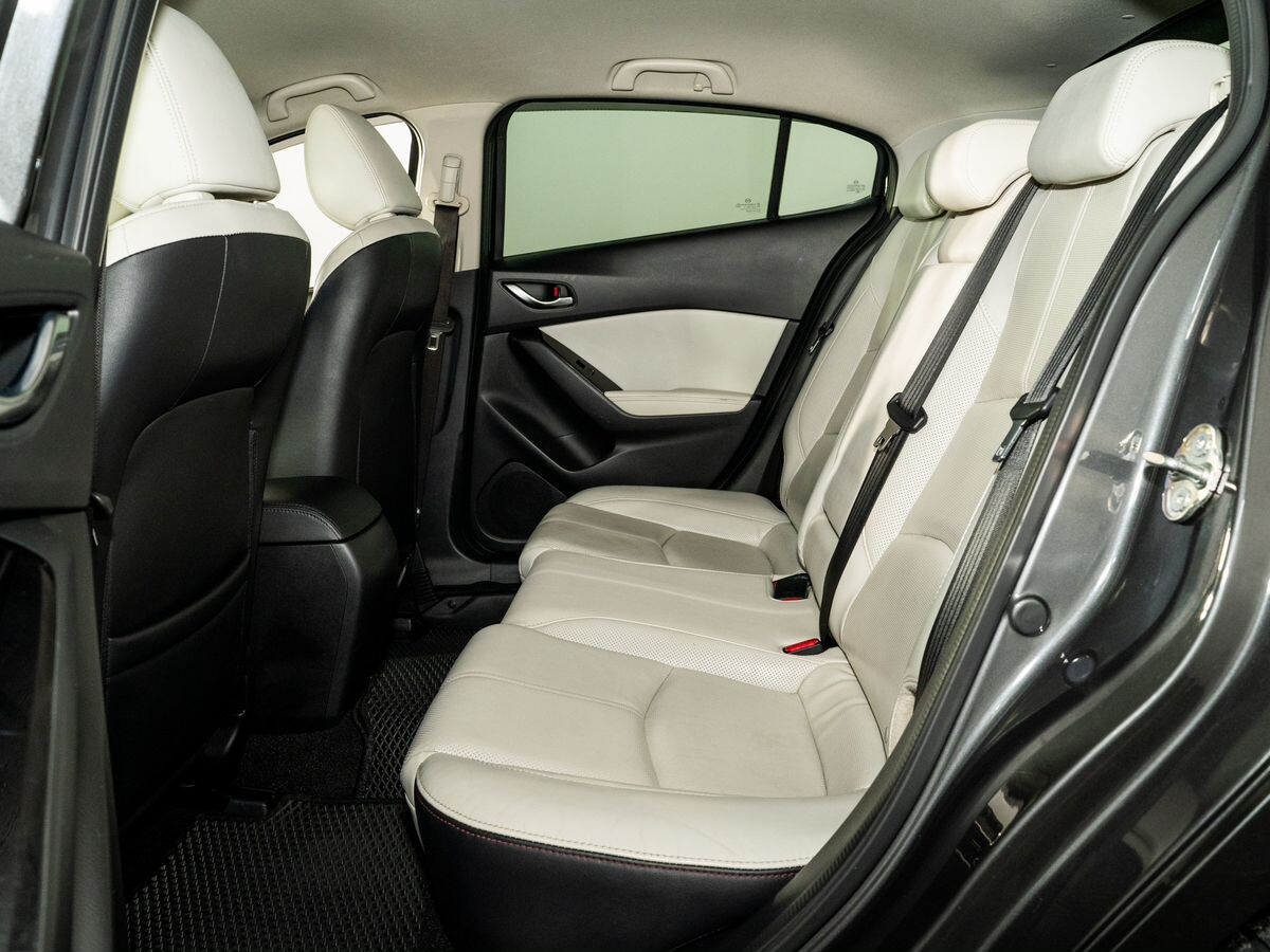 Mazda Axela 2017 - фото автомобиля