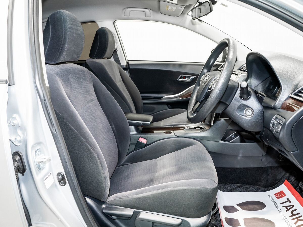 Toyota Premio 2016 - фото автомобиля