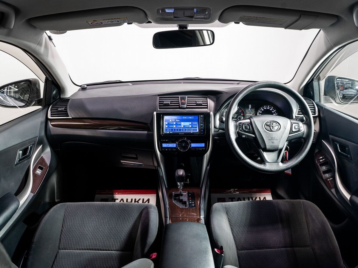 Toyota Premio 2016 - фото автомобиля