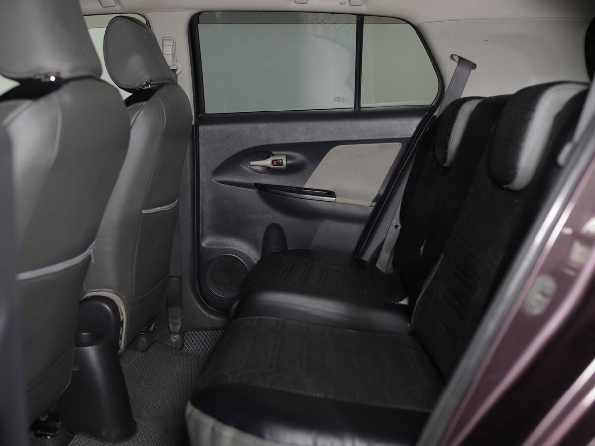 Toyota ist 2007 - фото автомобиля