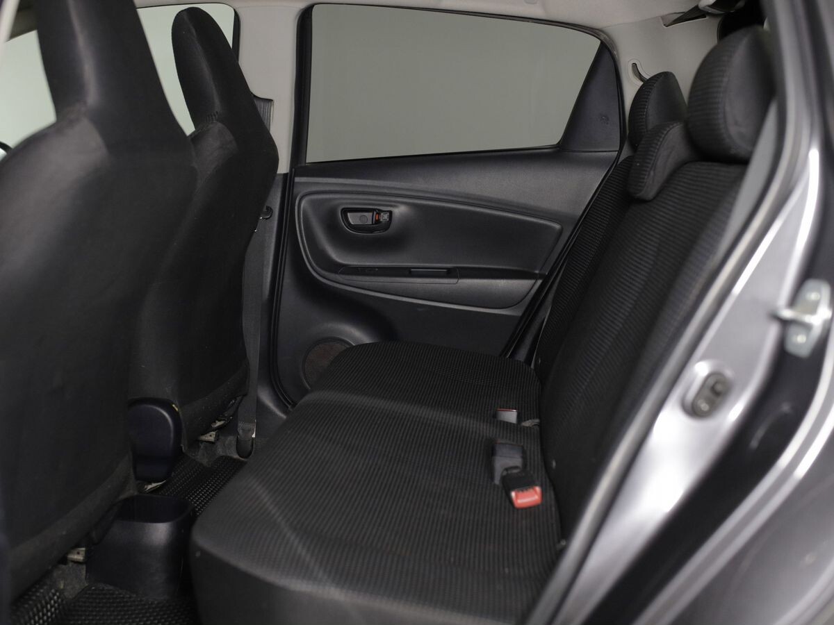 Toyota Vitz 2014 - фото автомобиля