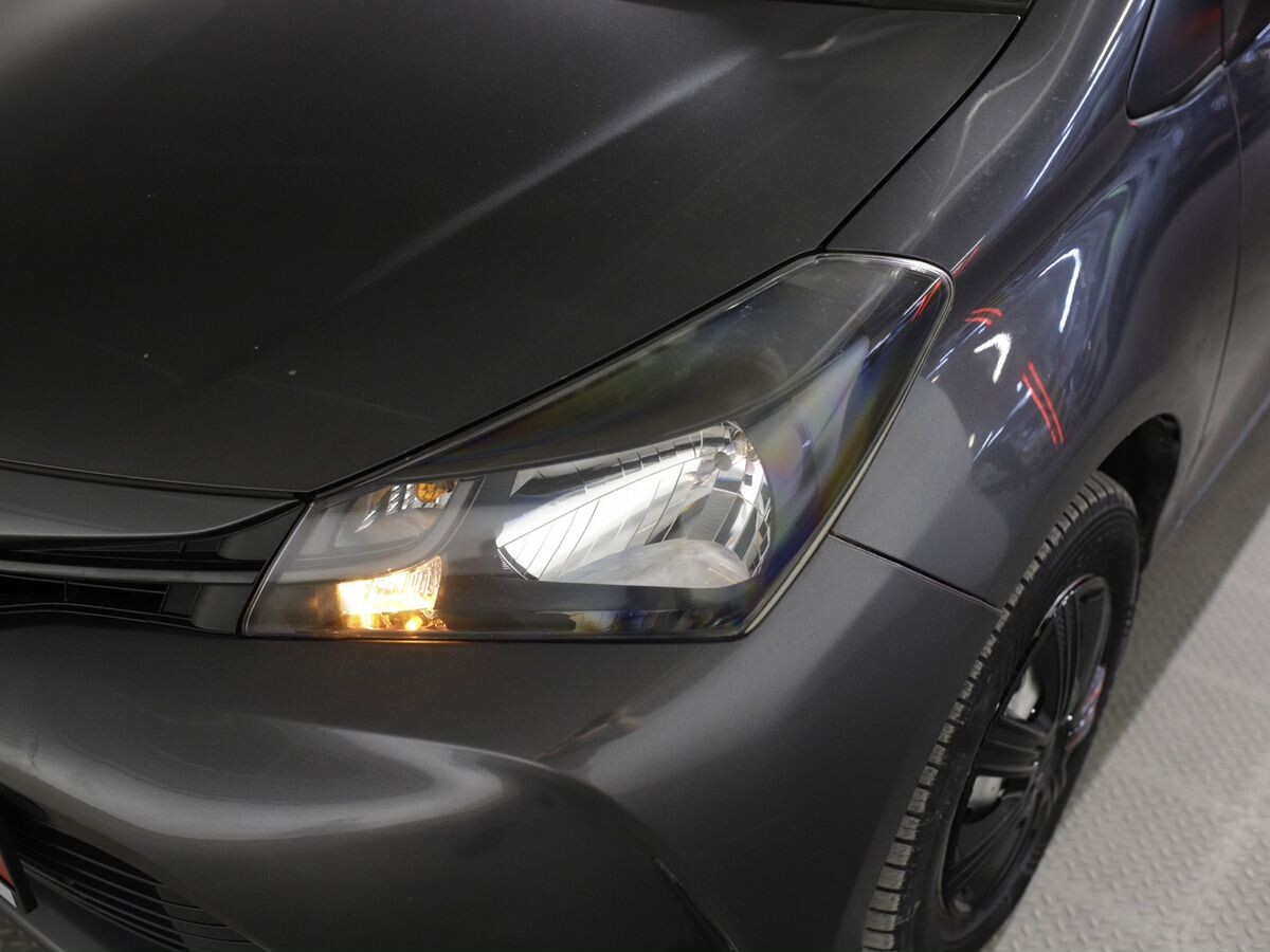 Toyota Vitz 2014 - фото автомобиля