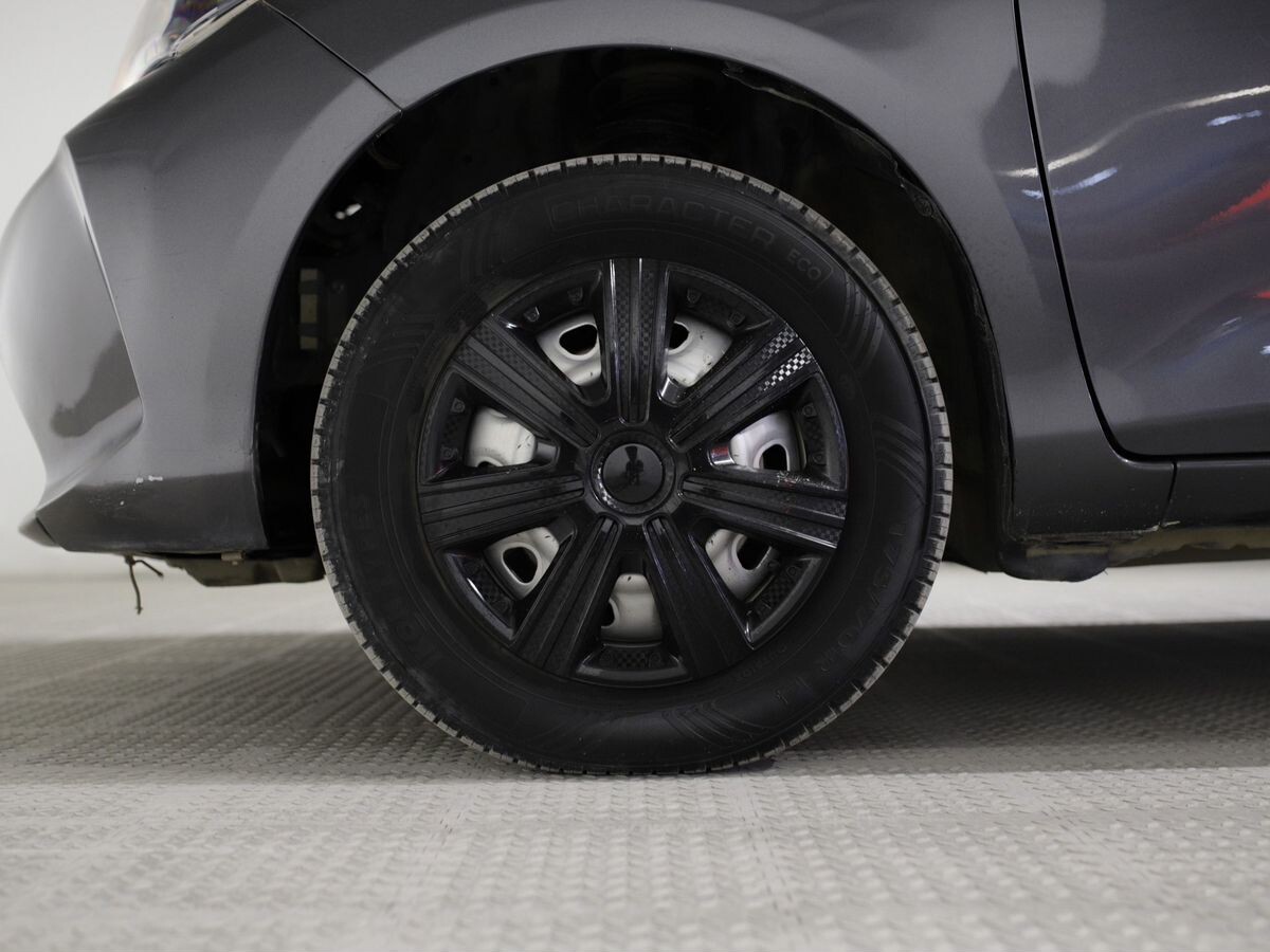 Toyota Vitz 2014 - фото автомобиля