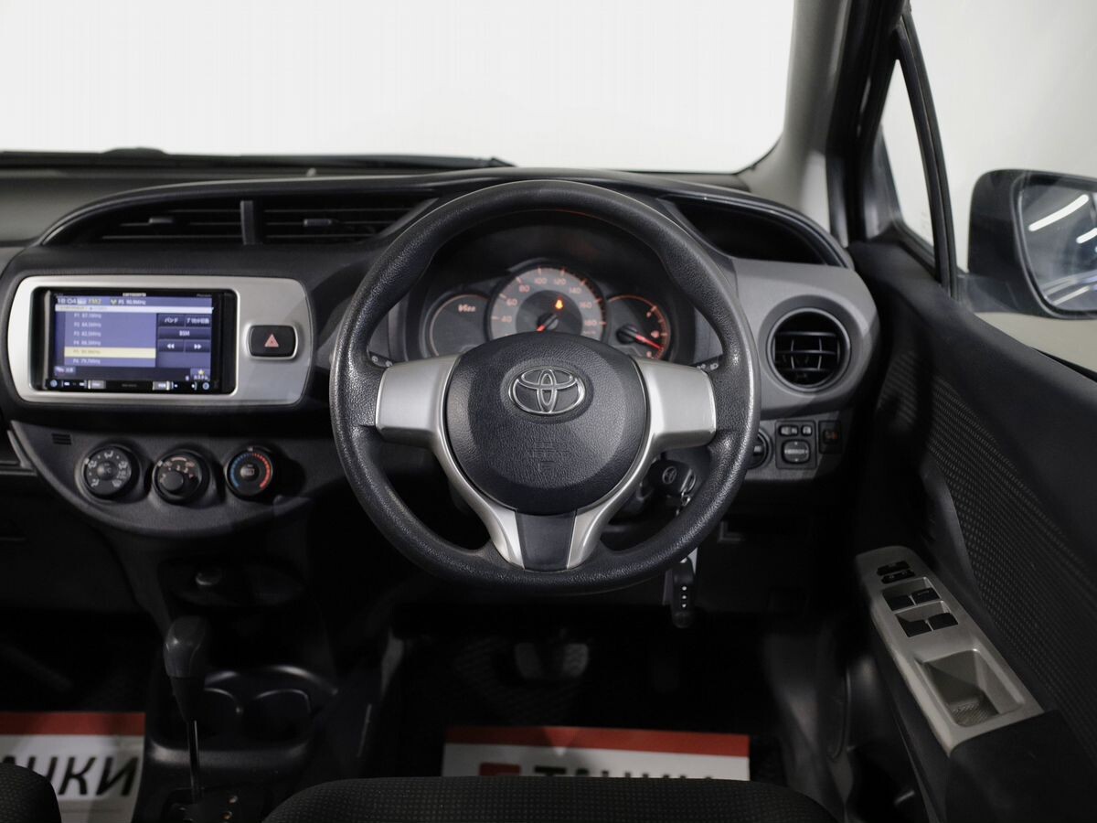 Toyota Vitz 2014 - фото автомобиля
