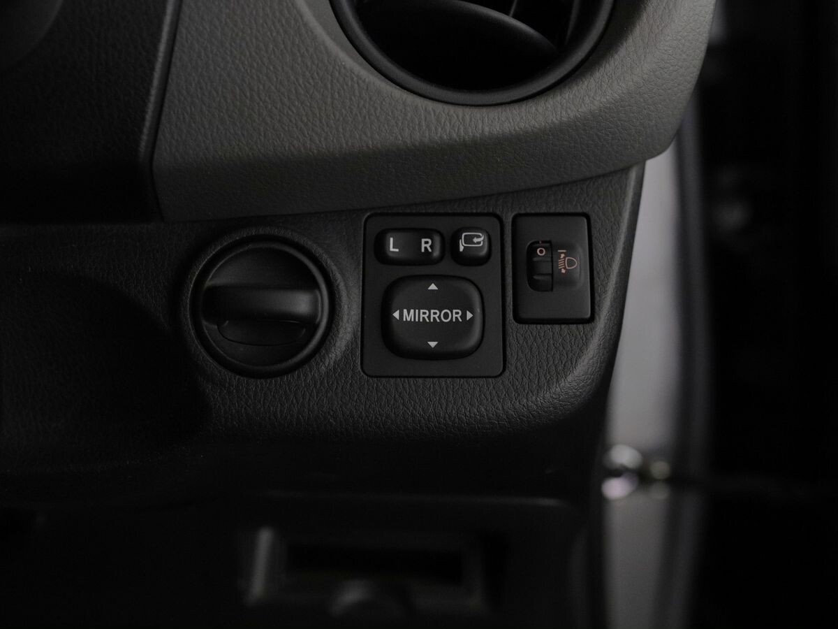 Toyota Vitz 2014 - фото автомобиля