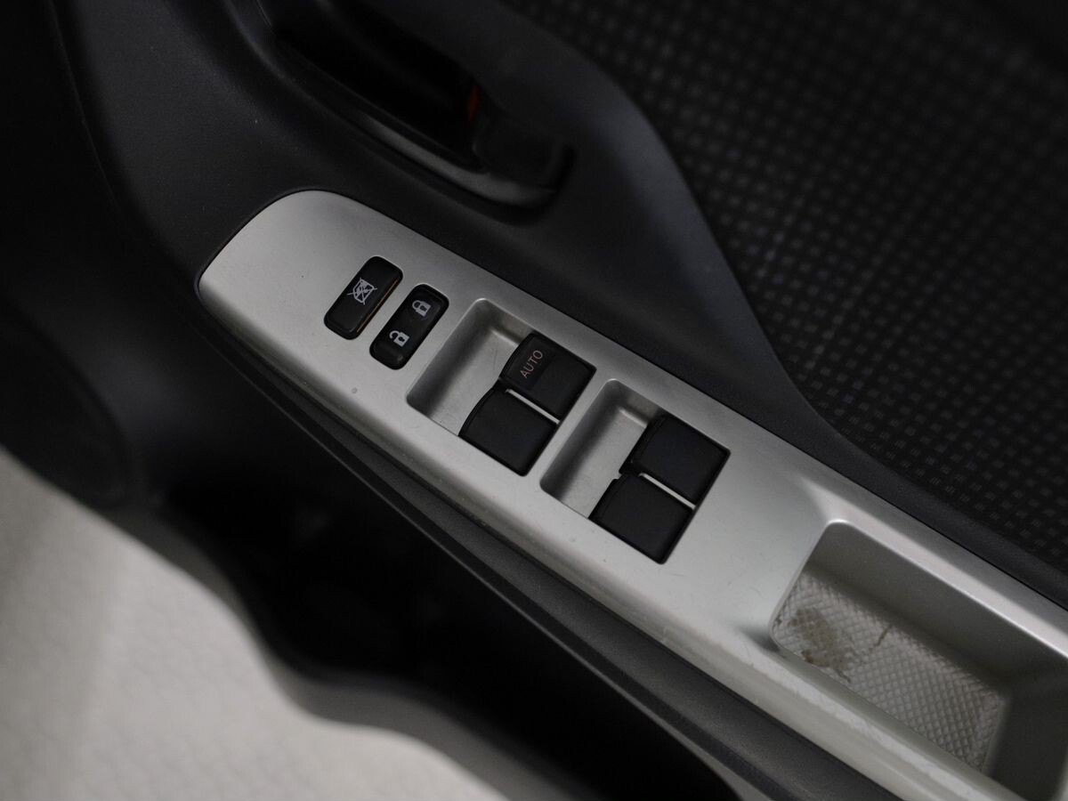 Toyota Vitz 2014 - фото автомобиля