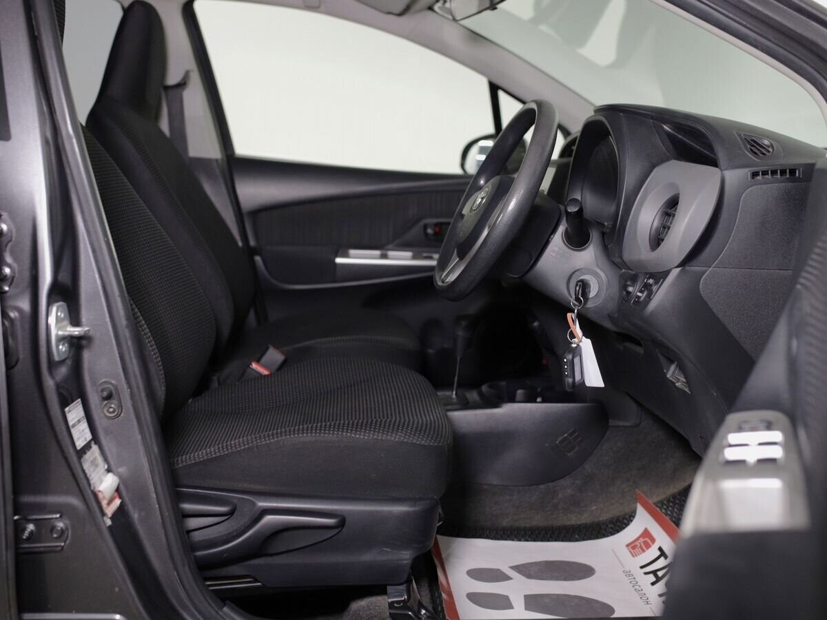 Toyota Vitz 2014 - фото автомобиля