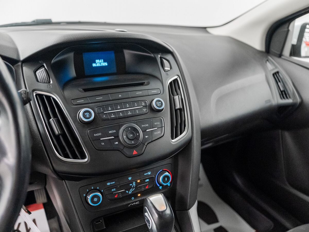 Ford Focus 2018 - фото автомобиля