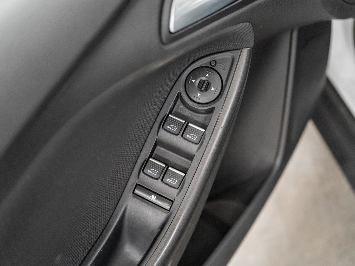 Ford Focus 2018 - фото автомобиля