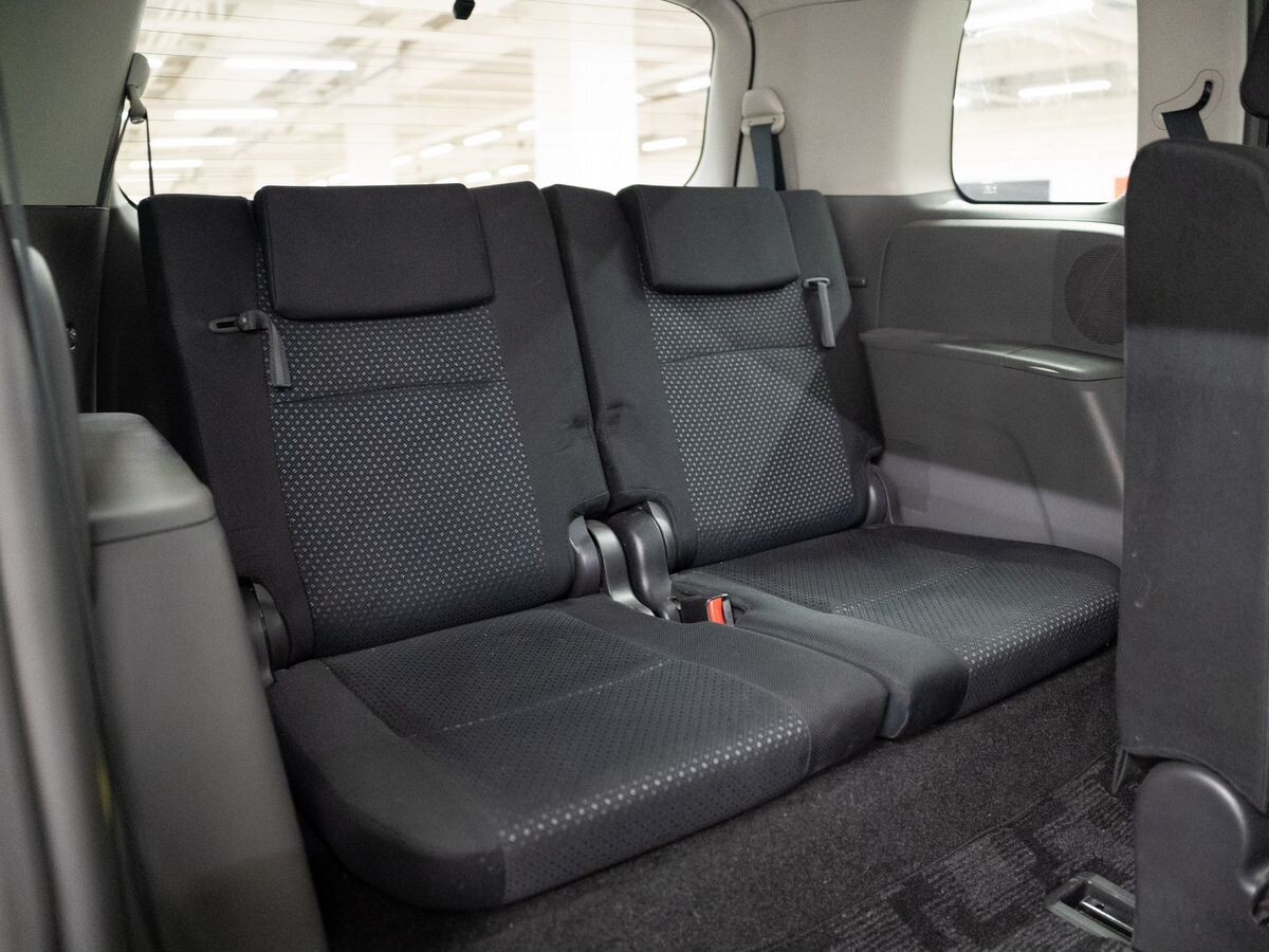 Toyota Isis 2010 - фото автомобиля