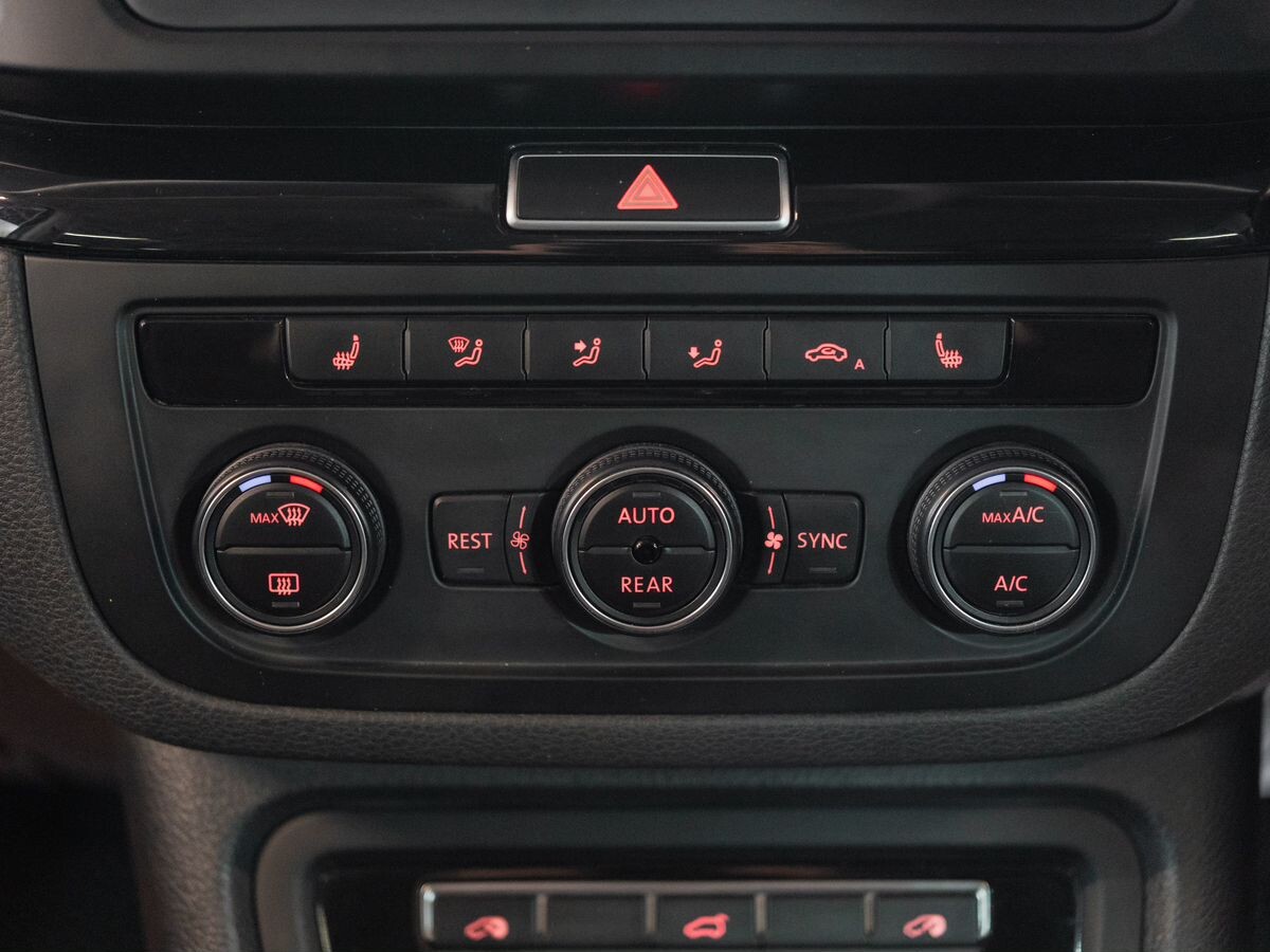 Volkswagen Sharan 2015 - фото автомобиля