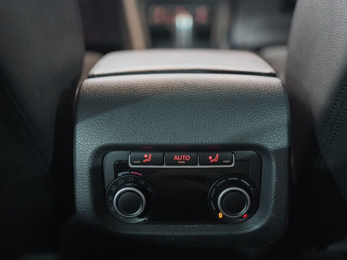 Volkswagen Sharan 2015 - фото автомобиля