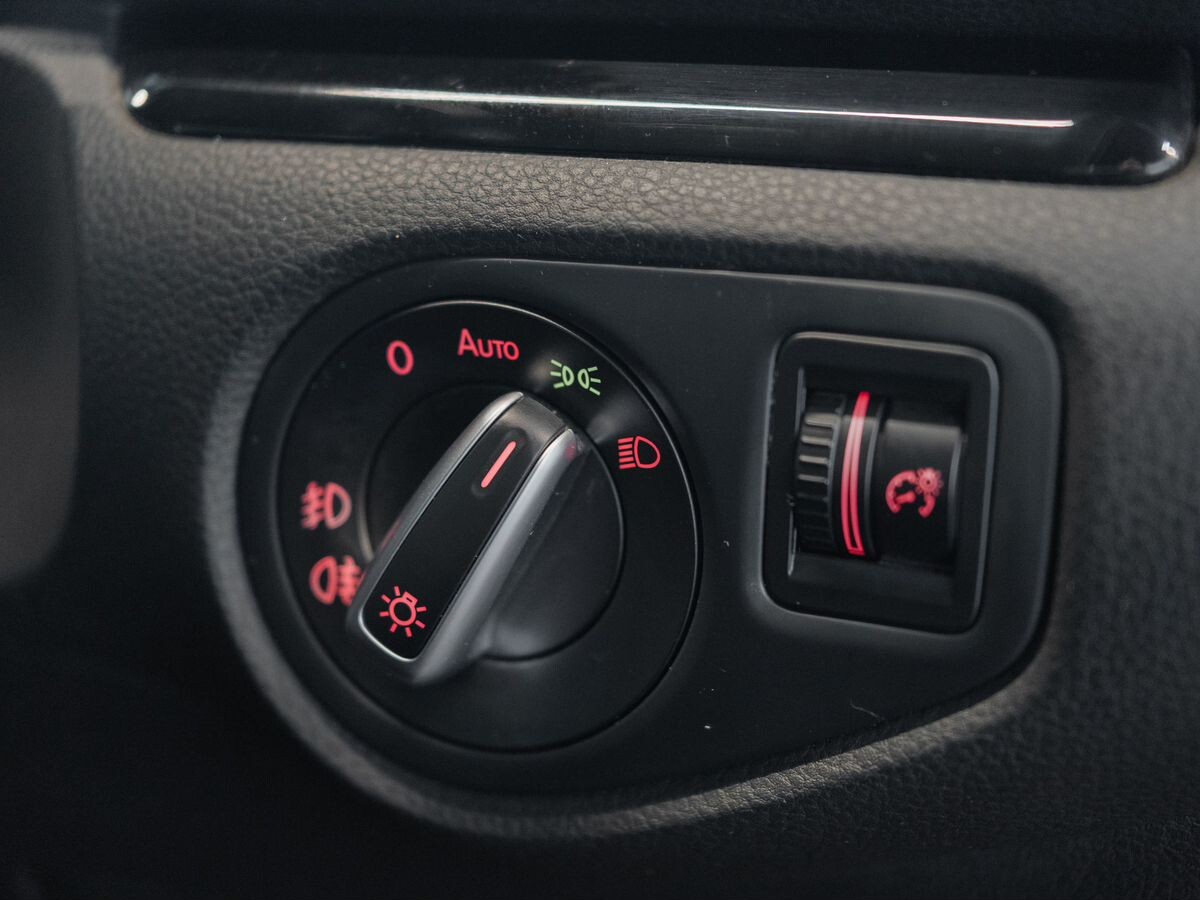 Volkswagen Sharan 2015 - фото автомобиля