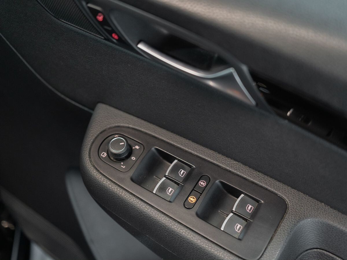 Volkswagen Sharan 2015 - фото автомобиля