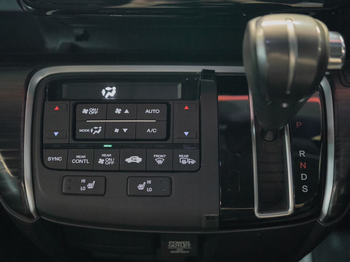 Honda Stepwgn 2015 - фото автомобиля