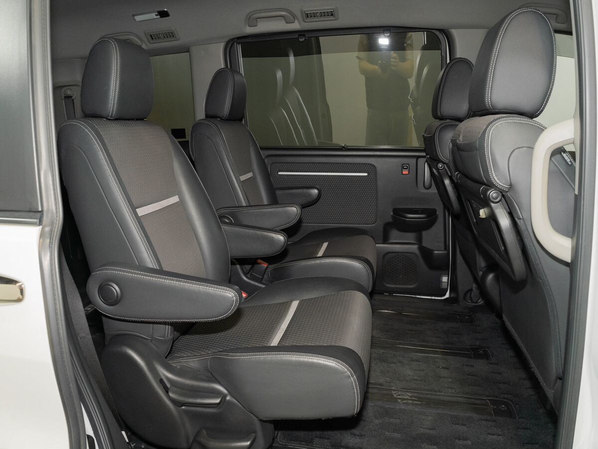 Honda Stepwgn 2015 - фото автомобиля