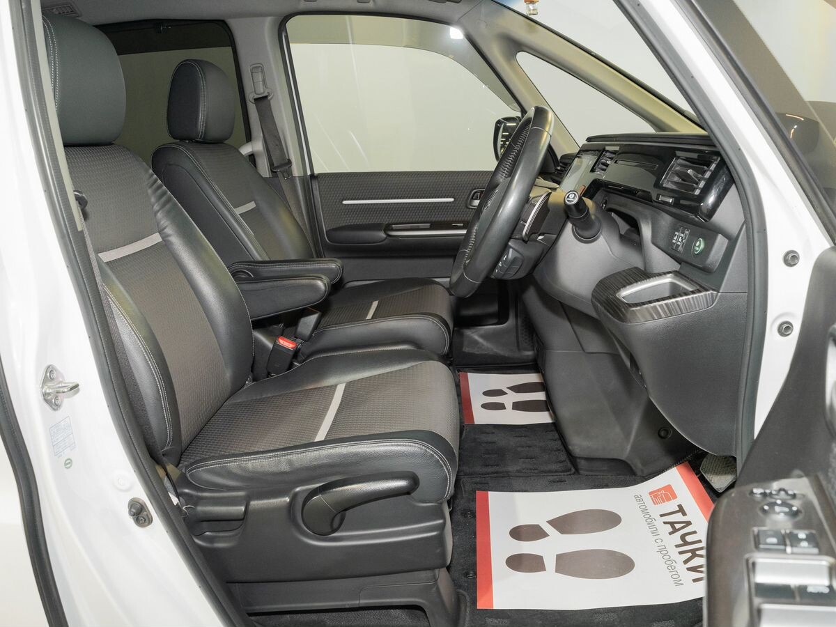 Honda Stepwgn 2015 - фото автомобиля