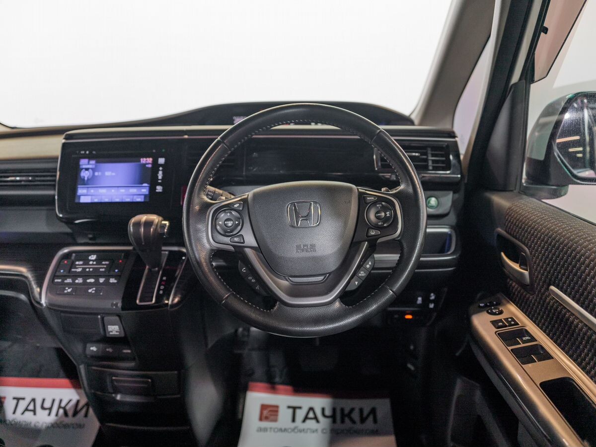 Honda Stepwgn 2015 - фото автомобиля