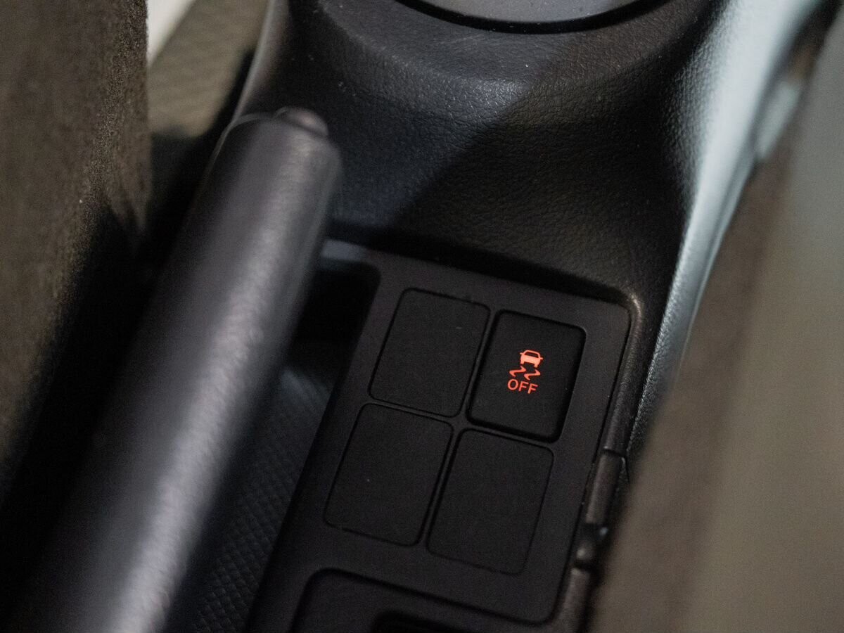 Toyota Vitz 2017 - фото автомобиля