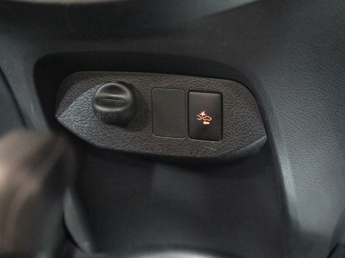 Toyota Vitz 2017 - фото автомобиля