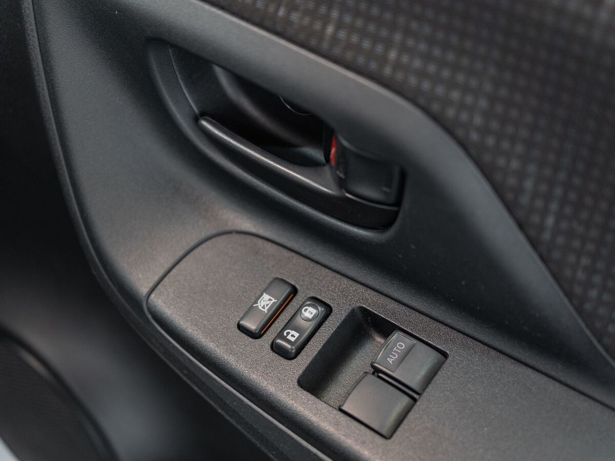 Toyota Vitz 2017 - фото автомобиля