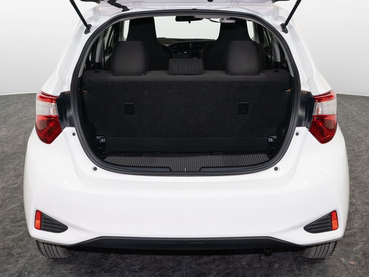 Toyota Vitz 2017 - фото автомобиля