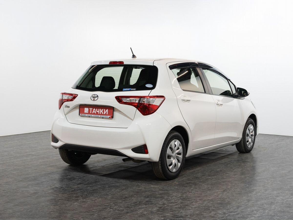 Toyota Vitz 2017 - фото автомобиля