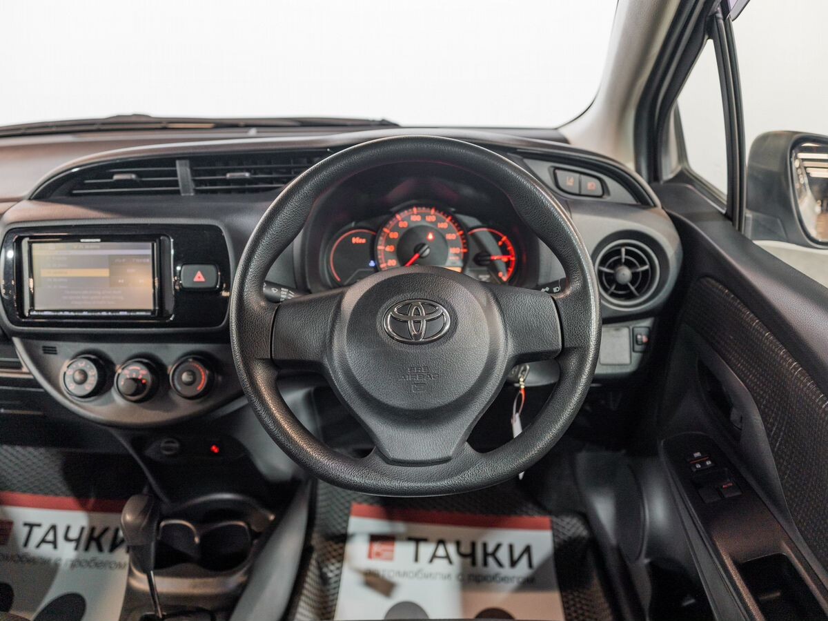 Toyota Vitz 2017 - фото автомобиля