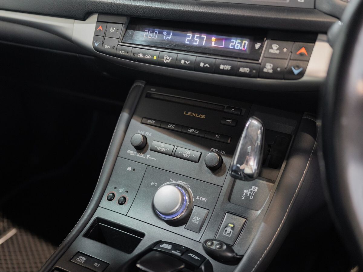 Lexus CT200h 2012 - фото автомобиля