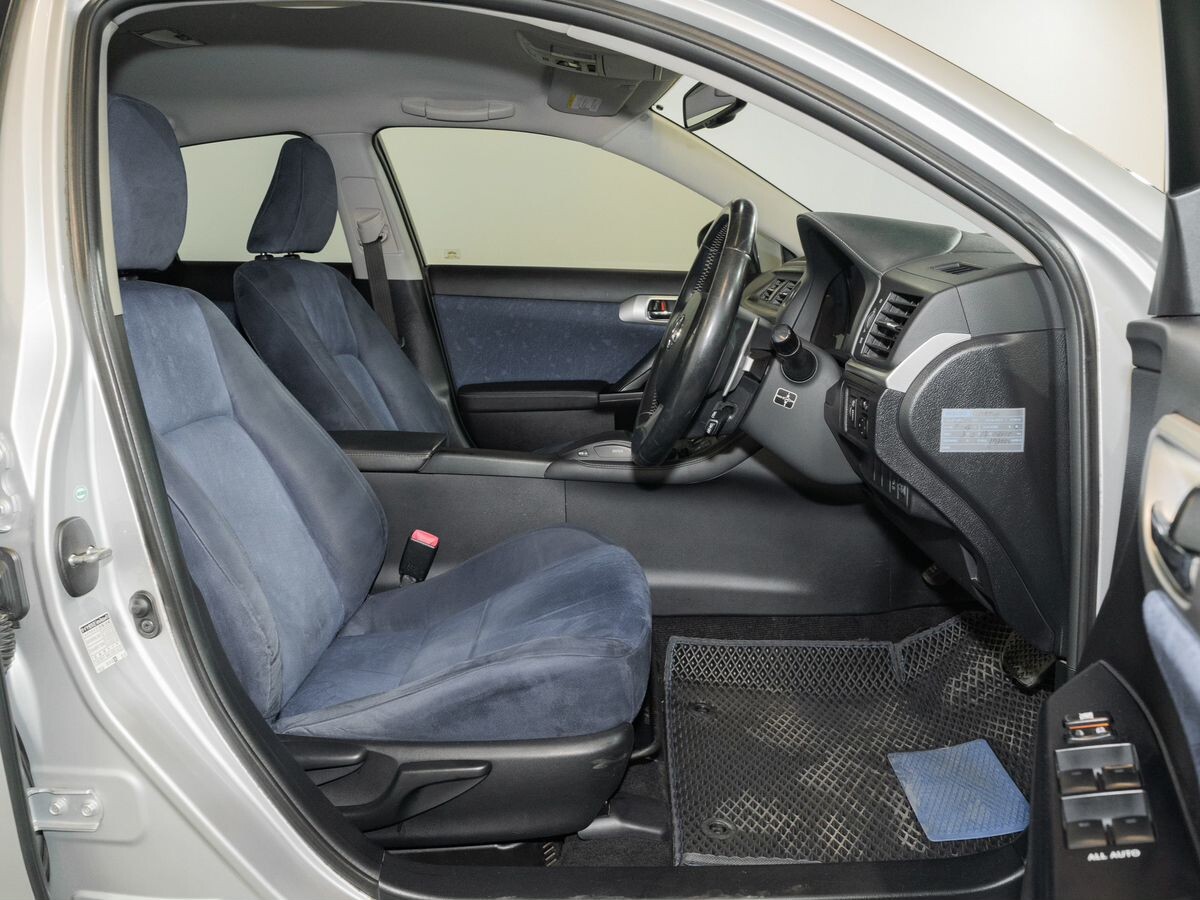 Lexus CT200h 2012 - фото автомобиля