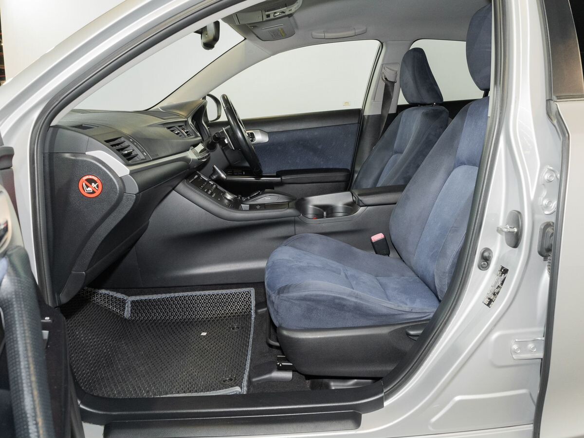 Lexus CT200h 2012 - фото автомобиля