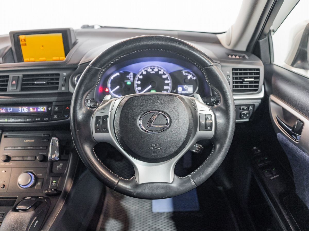 Lexus CT200h 2012 - фото автомобиля